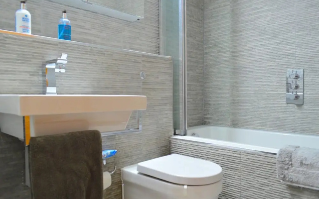 2 Bedroom Canal Apartment Close to Shoreditch