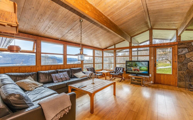 Awesome Home in Vatne With 4 Bedrooms and Wifi