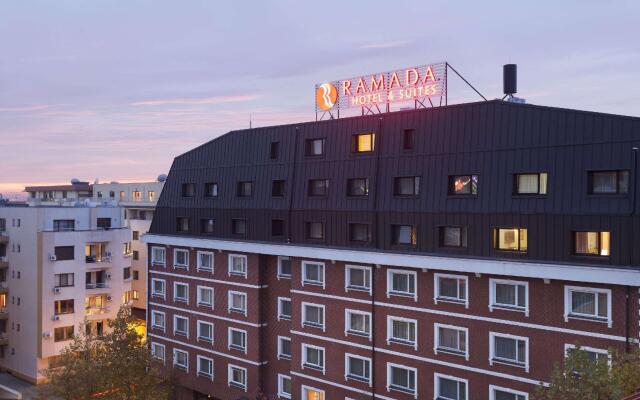 Ramada Hotel & Suites Bucharest North вид на фасад