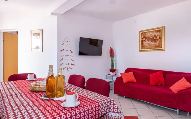 Beach Apartment Alenka Red