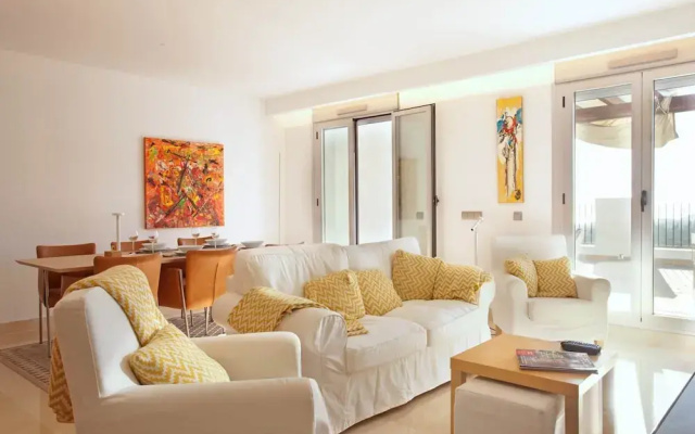 Sunny Terrace Apartment