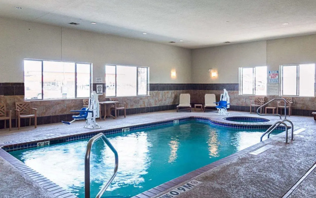 Comfort Inn & Suites