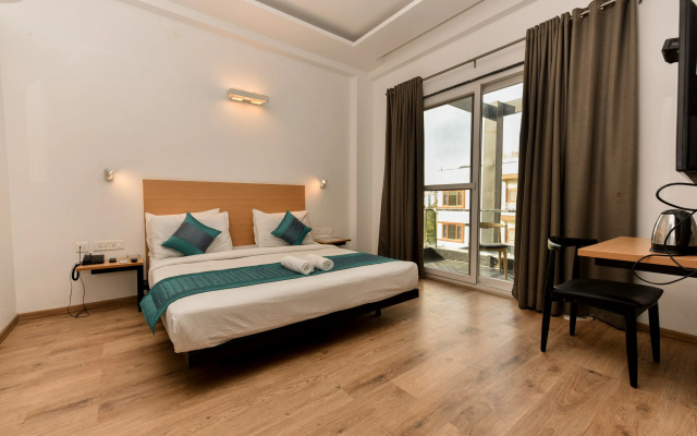 Luxury Stay, Sector 38