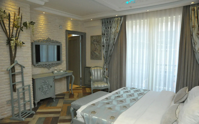 Ayna Hotel