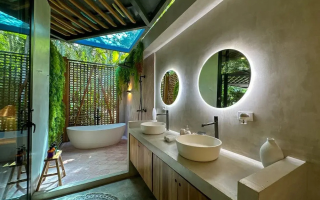 Caribbean Courtyard Villas 6 to 10 pp