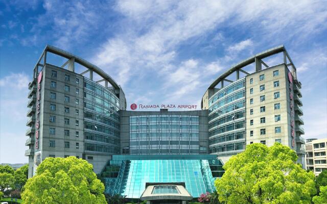 Отель Ramada Plaza Shanghai Pudong Airport Китай, Шанхай - отзывы, цены и фото номеров - забронировать отель Ramada Plaza Shanghai Pudong Airport онлайн вид на фасад