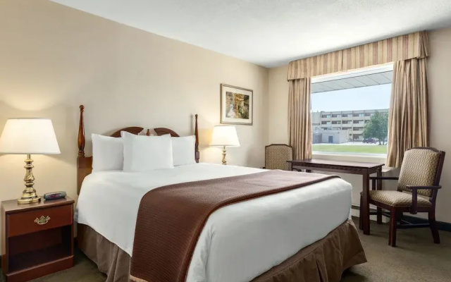 Travelodge Kingston LaSalle Hotel