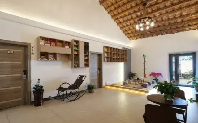 Banyan Tree Courtyard Homestay (Beihai Yintan Branch)