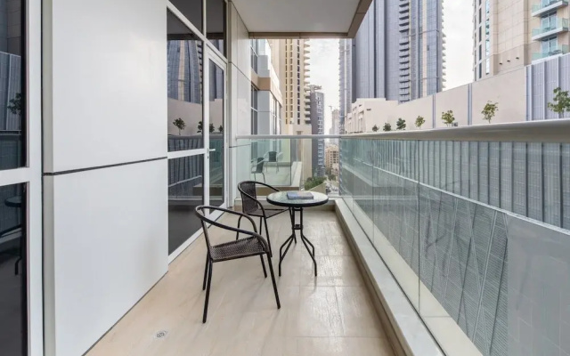 Lavish 3BR With Study in Downtown Dubai