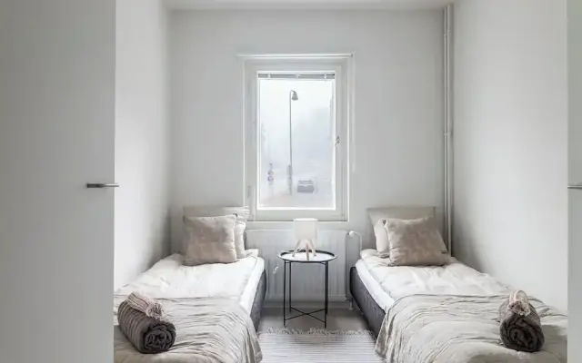 2BR Apt near Center with Free Parking