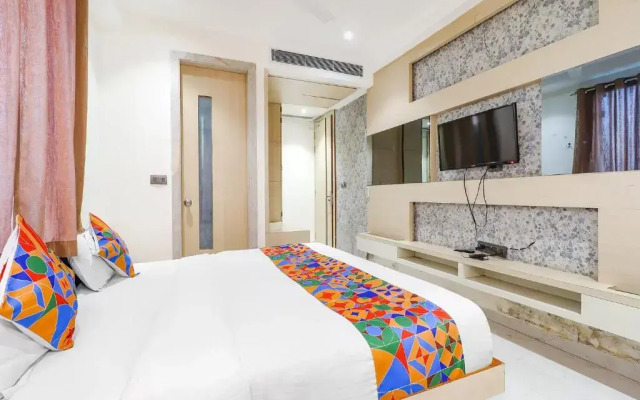 Capital O 66719 Hotel Harriot