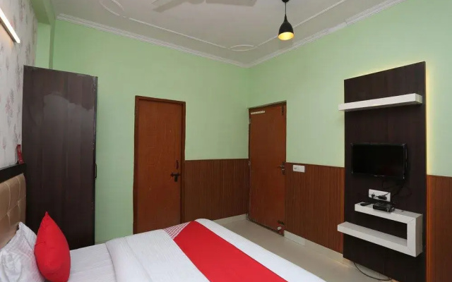 OYO 28264 Chirag House