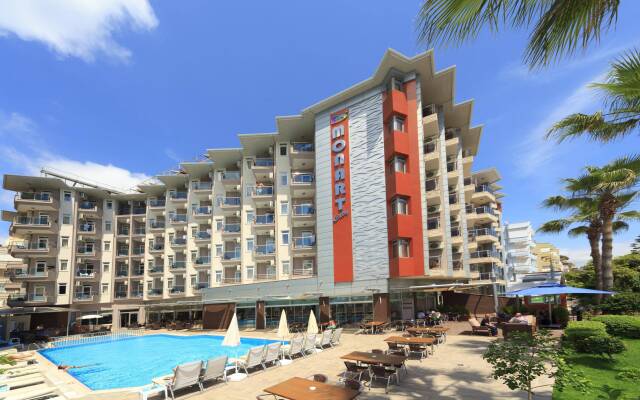 Monart City Hotel - All Inclusive вид на фасад