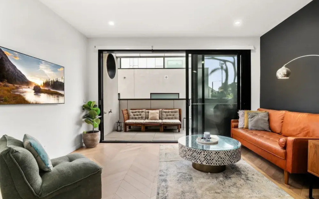 Chic Home With BBQ & Outdoor Dining