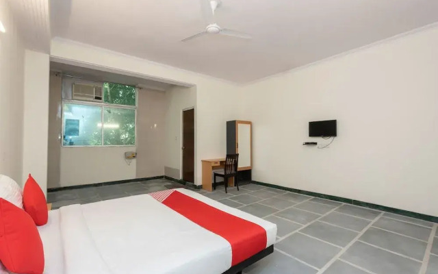 OYO Flagship 45264 Opposite Paryavaran Complex Post Office