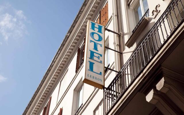 Hotel Lebron Париж вид на фасад