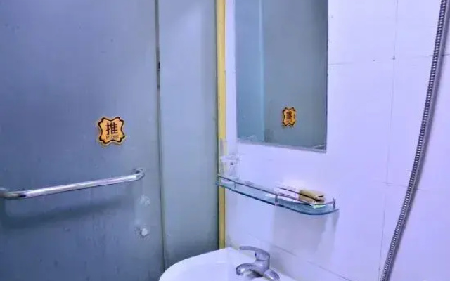 Dongcheng Home Express Hotel (Suzhou East Railway Station)