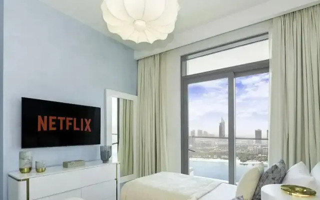 LUX The Marina Vista Beachfront Suite 3