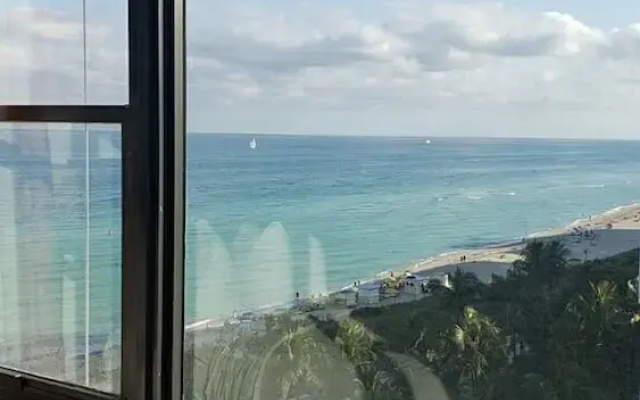 Ocean View Miami Beach Apartment