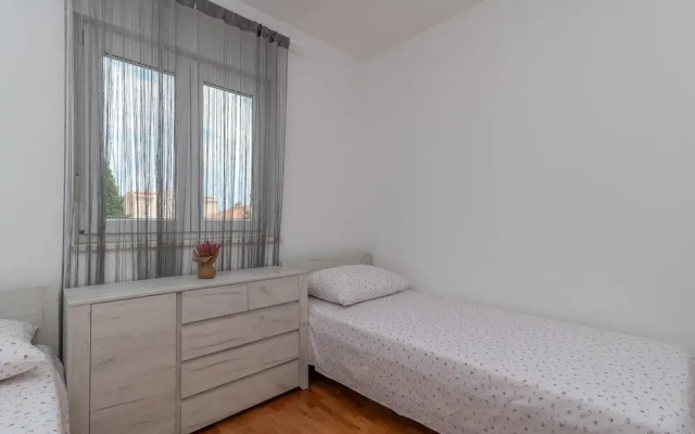 Modern apt w. Terrace, 2 min Walk to the Beach