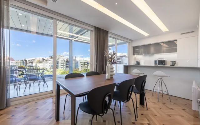 Phaedrus Living: City Center Luxury Flat N. Kosmos