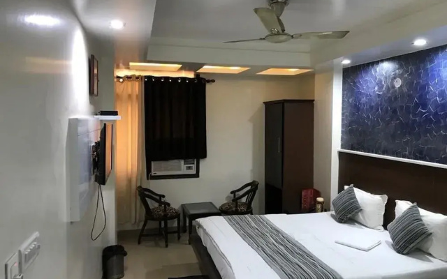 Hotel Udhav Palace