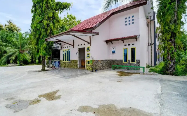 OYO 90263 Hotel Diva Golf