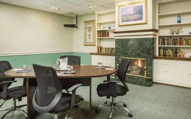 Ramada by Wyndham & Suites Warner Robins