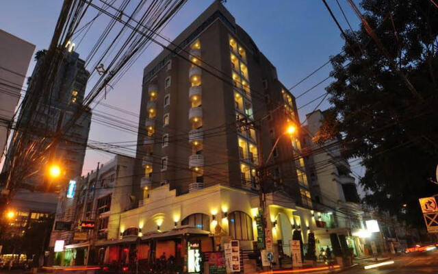 Апартаменты The Euro Grande Serviced Apartment Бангкок вид на фасад