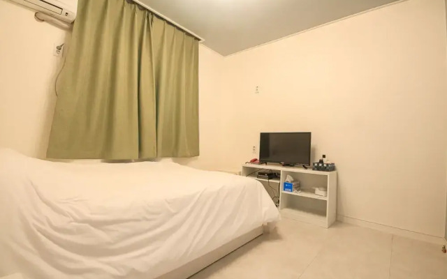 Yeosu Party Motel and Guest House
