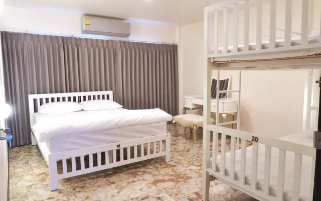 Esse Hostel