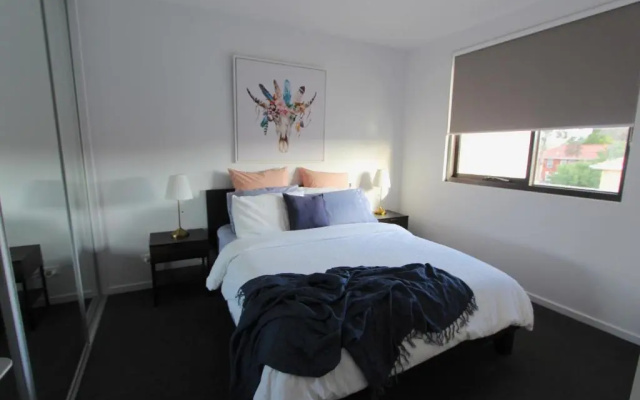 StayCentral-Heidelberg Heights Penthouse