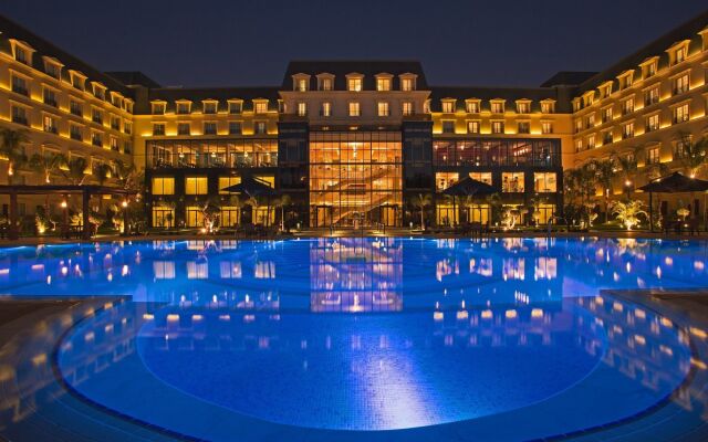 Renaissance Cairo Mirage City Hotel вид на фасад