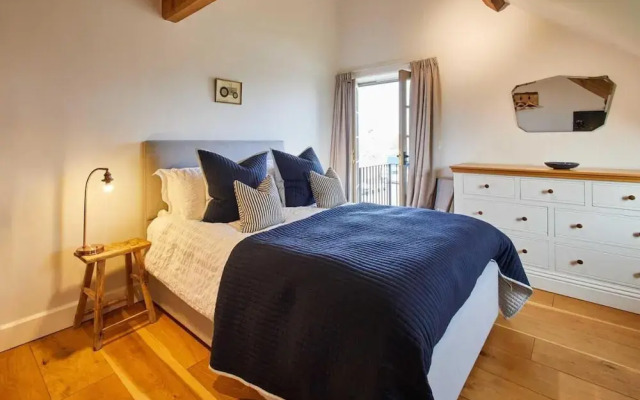 Host Stay Coed Barn