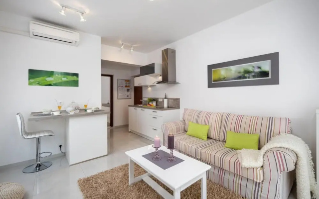 Stunning Home in Dramalj With Wifi and 2 Bedrooms