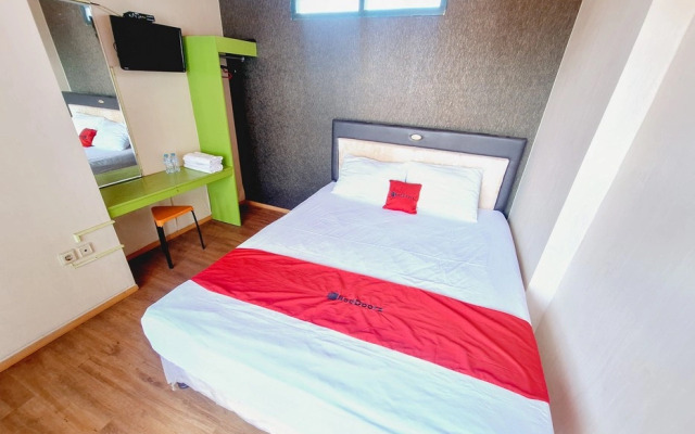 RedDoorz Syariah near Lippo Plaza Batu