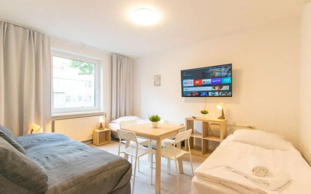 Tolstov-Hotels Large Apartment
