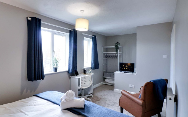Modern House In Hartlepool With Private Parking