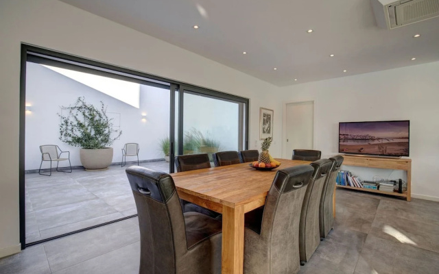 Casa Blanca Magnificent 4 Bedroom Villa With MOD