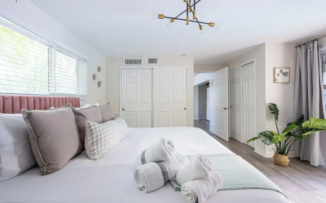 BRIGHT Fort Lauderdale Tropical Retreat