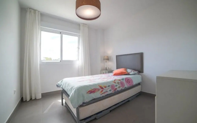 Myramar | 7 Pax | Parque de Poniente | 4724-KPAW
