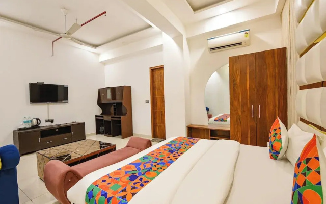 Fabhotel The Grand Paradise