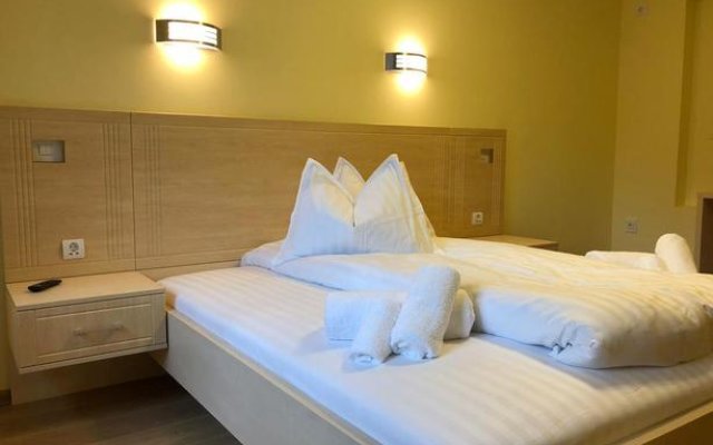 Larissa Hotel in Timisoara, Romania from 35$, photos, reviews - zenhotels.com guestroom