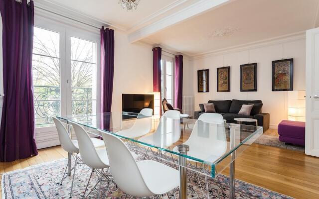 Отель Squarebreak - Apartment close to the Sacré Coeur Франция, Париж - отзывы, цены и фото номеров - забронировать отель Squarebreak - Apartment close to the Sacré Coeur онлайн комната для гостей