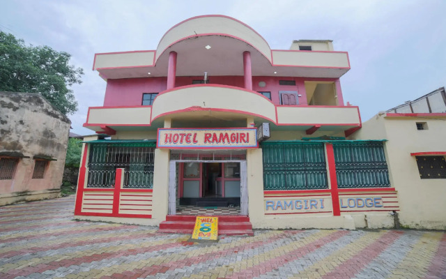 SPOT ON 46669 Hotel Ramgiri