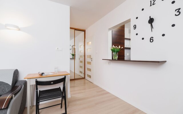 Apartment Warsaw Podlesna by Renters 1