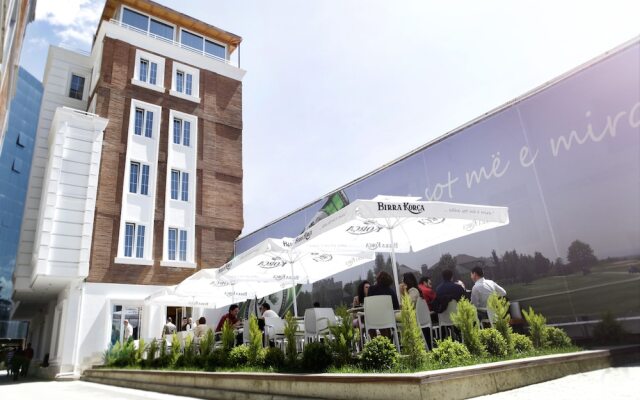 Prestige Hotel Tirana вид на фасад