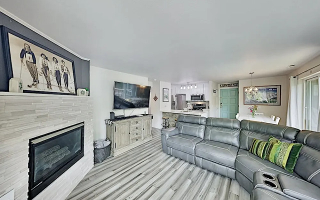 971bca2q 2 Bedroom Condo
