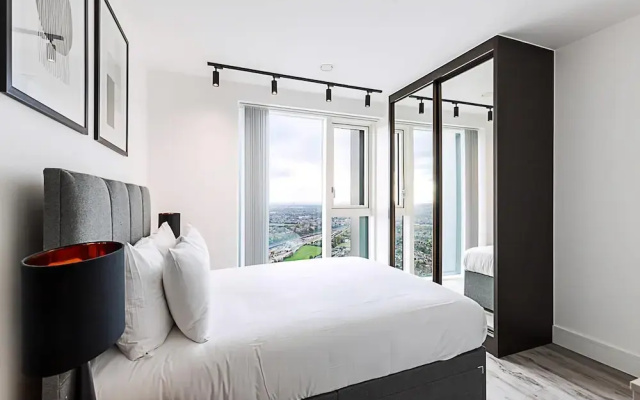 Modern Sky-High Flat In North Acton
