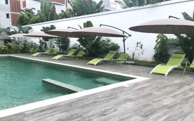 Residence Awale Abidjan in Abidjan, Cote d'Ivoire from 90$, photos, reviews - zenhotels.com pool